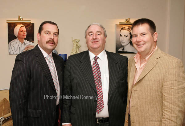 Pictured at the informal dinner of Muintir Mhaigheo Galway and Dublin in Pontoon Bridge Hotel, Pontoon, from left: Declan Marley,  President Muintir Mhaigheo, Galway; Pearse Culkin, Chairman  Muintir Mhaigheo, Dublin and Seamus Murrray, chairman Muintir Mhaigheo, Galway. Photo:  Michael Donnelly