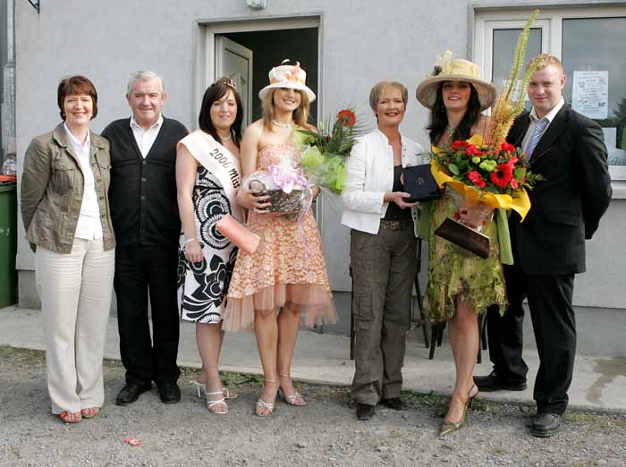 Pictured at the presentation to the Best Dressed Lady at Claremorris Agricultural Show, from left: Maureen Finnerty, Show Secretary; Martin Dwyer, committee; Adelle Heskin, Miss Claremorris; Angela Duggan Runner Up Best Dressed Lady; Caitriona Egan, representing Robert Blacoe  Jewellers, sponsors; Doreen Higgins Ballindine (Best Dressed Lady) and Adrian Tolan, Mr Claremorris. Photo:  Michael Donnelly. 