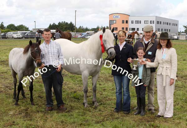 Vinura Lola wins class 20 (Best registered  Connemara 4-7 yr old mare with or without foal at foot) at Claremorris Agricultural Show, (Sponsored by Dani Boutique). Roger, Laura and Kate Brady Claremorris are presented with the "Guinness Cup"  at Claremorris Agricultural Show by Kevin and Sarah Jacobs, Co Laois (Judges). Photo:  Michael Donnelly