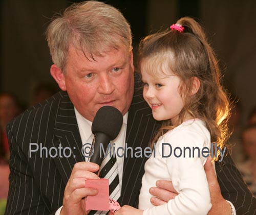 Compere Frank Forde chats to Emma Walsh, Keelogues (a  Raffle winner) at the Castlebar Mitchels Ladies Football Club Fashion Show in the Failte Suite, Welcome Inn Hotel, Castlebar. Photo:  Michael Donnelly