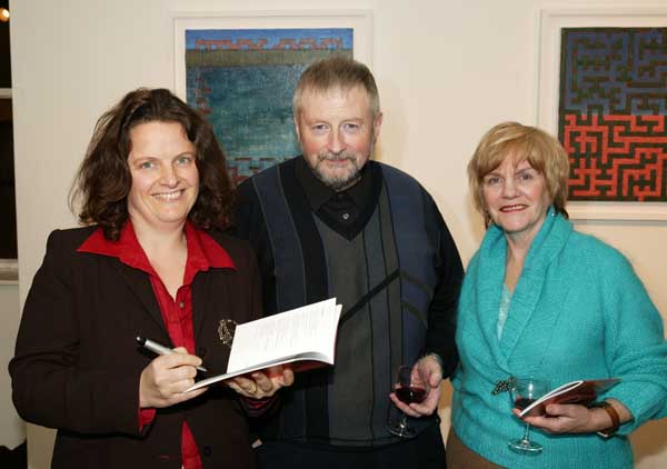 Pictured at The Linenhall Arts Centre, Castlebar at the launch of time to write a collection of writings by the Linenhall Writers, from left: Tricia Hegarty Boland, Ballyheane, (contributor), Sean Cannon Achill (contributor) and Imelda Doyle Castlebar. Photo: Michael Donnelly
