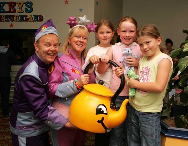Aoife Brody, Chloe Cunningham and Laura Brody met Space adventurers Cilla & Artie from the Singing Kettle's exciting show Blast Off at the Mayo Leisure Point Castlebar. Photo: Michael Donnelly.
