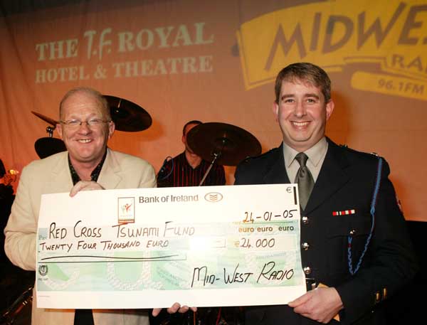 Paul Claffey, managing director Mid West Radio presents a cheque for 24,000 euros which he later topped up to 25.000 euros  to Pat Merrick Regional Director Irish Red Cross for the Red Cross Tsunami Relief fund, proceeds of the Concert held in the TF Royal Hotel and Theatre Castlebar. Photo: Michael Donnelly.