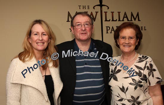 Deirdre Bonner (singer) pictured  with Terence  and Kitty Bonner Dungloe, Co Donegal in the McWilliam Park Hotel Claremmorris at the "Hometown Tribute to Michael Commins  celebrating 30 years of service to the Irish showbiz scene as journalist.Photo:  Michael Donnelly