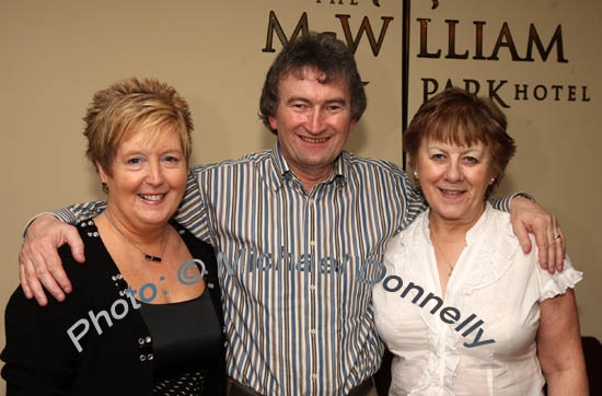 Dolores Hoare, Luton / Sligo and Nora Neary, Cricklewood, London and Burren Castlebar  pictured with Michael Commins in the McWilliam Park Hotel, Claremorris at the "Hometown Tribute to Michael Commins  celebrating 30 years of service to the Irish showbiz scene as journalist, broadcaster and songwriter. Photo:  Michael Donnelly