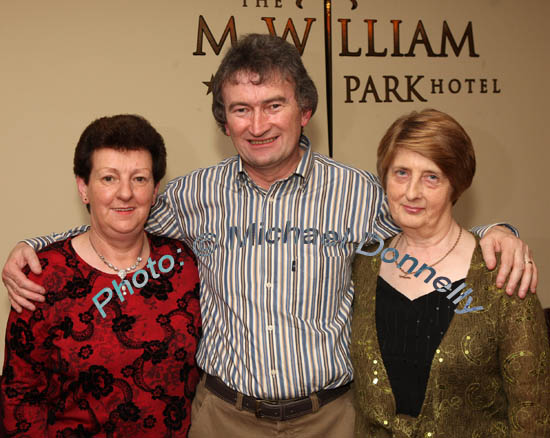Carrowmore  Lacken ladies, Kathleen Murphy and Mary McDonnell, pictured with Michael Commins in the McWilliam Park Hotel, Claremorris at the "Hometown Tribute to Michael Commins  celebrating 30 years of service to the Irish showbiz scene as journalist, broadcaster and songwriter. Photo:  Michael Donnelly
