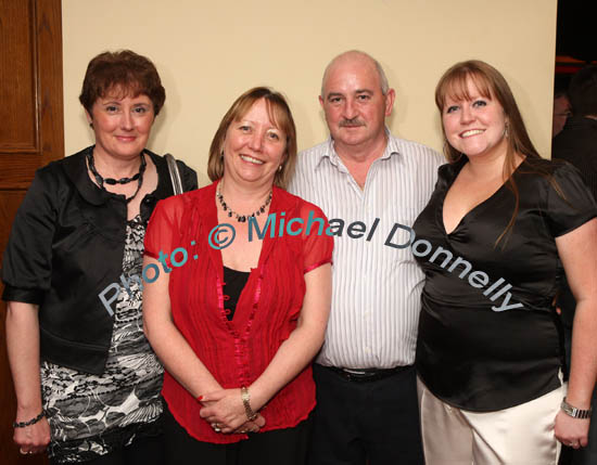 Pictured at "Big Tom" in the McWilliam Park Hotel, Claremorris at the "Hometown Tribute to Michael Commins  celebrating 30 years of service to the Irish showbiz scene as journalist, broadcaster and songwriter,  from left: Margaret Berry, Killawalla, Anne Benn (Enniskillen) Sean Berry, Killawalla  and Leanne Benn of the Benn sisters who took part in the show. Photo:  Michael Donnelly