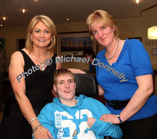 Mary Anne Durcan, Gary Durcan and Ann Thornton, Castlebar pictured at "Big Tom" in the McWilliam Park Hotel, Claremorris at the "Hometown Tribute to Michael Commins  celebrating 30 years of service to the Irish showbiz scene as journalist, broadcaster and songwriter, Photo:  Michael Donnelly