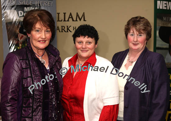 Swinford Ladies pictured in the McWilliam Park Hotel, Claremorris at the "Hometown Tribute to Michael Commins  celebrating 30 years of service to the Irish showbiz scene as journalist, broadcaster and songwriter, from left: Mary Tierney, Frances Ryan and Mary Kelly.Photo:  Michael Donnelly