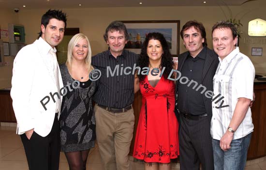 Group of Artists pictured in the McWilliam Park Hotel, Claremorris at the "Hometown Tribute to Michael Commins  celebrating 30 years of service to the Irish showbiz scene as journalist, broadcaster and songwriter, from left: John McNicholl, Derry, Fhiona Ennis, Wexford; Michael Commins, Caroline Eaton, Knock, John Eaton and Tomas  Maguire, Fermanagh. Photo:  Michael Donnelly