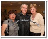 Bridie Browne, Kilboyne House, Kilboyne Castlebar and Eileen Donnelly, Ballyheane pictured with Kevin Prendergast at "Big Tom" in the McWilliam Park Hotel, Claremorris at the "Hometown Tribute" to Michael Commins. Photo:  Michael Donnelly