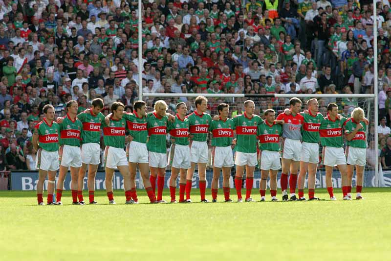 Standing for the National Anthem at the Final of the Bank of Ireland Senior football Championship 2006 in Croke Park. Photo:  Michael Donnelly