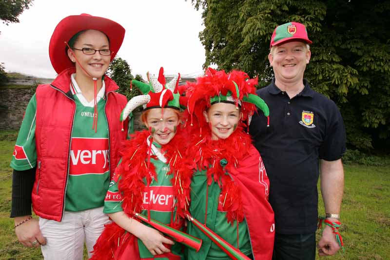 Leitrim Ladies, Aoife N Mhaille, Grainne O'Malley, Niamh N Mhaille and John O'Malley, Carrigallen Leitrim (originally from Louisburgh) at the Bank of Ireland Senior football Championship 2006. Photo:  Michael Donnelly