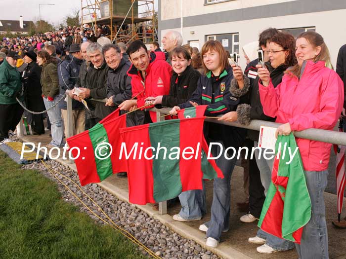 Carnacon supporters at the VHI Healthcare All Ireland Ladies Club Championship Senior Final 2006 at Dromard Co Longford. Photo:  Michael Donnelly