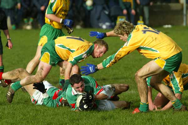 Peadar Gardiner retains possession as Donegal's Brian Roper and Ryan Bradley try to rob in the Allianz National Football League Div 1A in James Stephens Park Ballina.
Photo: Michael Donnelly