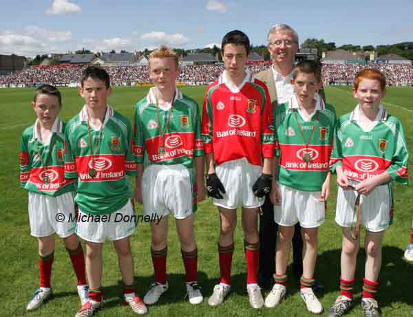 Mayo players who took part in the Cumann na mBunscol Exhibition game at the Connacht Football Championship Final in Pearse Stadium, pictured with Martin Crowe (manager Bank of Ireland, Ballina Cumann na mBunscol sponsors) from left: Mark Ruttledge Garracloon NS; Gerard O'Donnell, Behy N.S; Gavin Burke Kilmaine NS; Francis Conroy, Quay N.S. Ballina; Darren Browne  CBS Westport; and Cormac Devine  Midfield N.S. Photo Michael Donnelly
