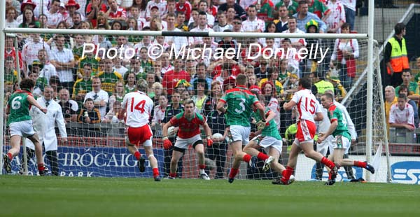 Mayo's Robert Hennelly deflects this shot from Tyrone's Paddy McNeice over the bar in the ESB GAA All Ireland Minor Football Final in Croke Park. Photo:  Michael Donnelly