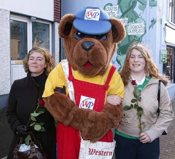 Linda and Carmel Keane Louisburgh get their Roses from Newsybear in Castlebar. Photo Michael Donnelly.